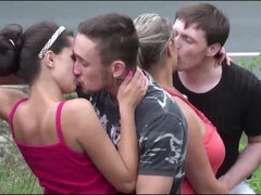 Blonde, Sucer une bite, Voiture, Tir de sperme, Hard, Orgie, Public, Chatte