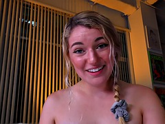 Sucer une bite, Grossier, Branlette thaïlandaise, Pute, Suçant, Tatouage, Adolescente, Nénés