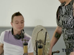 Américain, Plantureuse, Clito, Femme couguar, Mature, Piercing, Jarretelles, Professeur