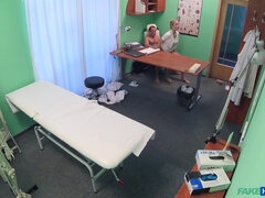 Besamung, Lecken, Krankenschwester, Büro, Muschi, Weibliche ejakulation, Uniform, Spanner