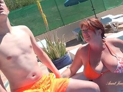 Leie, Blasen, Geile alte tussi, Reif, Milf, Pool, Muschi, Rotschopf