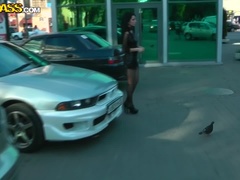 Anal, Gros seins, Brunette brune, Gothique, Talons, Public, Se déshabiller, Tatouage