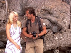 In den arsch, Braunhaarige, Latina, Im freien, Piercing, Flotter dreier