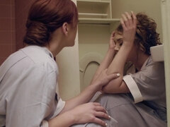 Salle de bains, Gros seins, Talons, Lesbienne, Domestique, Piercing, Chatte, Uniforme