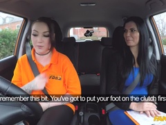 Leie, Arsch, Vollbusig, Auto, Fingern, Im freien, Muschi, Hintern versohlen