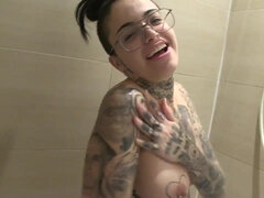 Enthousiasteling, Grote kont, Grote mammen, Lul, Handbeurt, Interraciaal, Lesbisch, Tiener