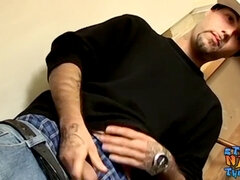Grosse bite, Homosexuelle, Masturbation, Solo, Tatouage, Serré