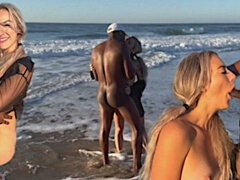 Amateur, Playa, Rubia, Cornudo, Enorme, Interracial, Público, Intercambio de parejas