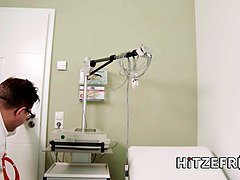 デカチン, デカパイ, ブロンド, 巨乳な, 医者, 淫乱熟女, 叫ぶ, 剃毛