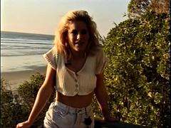 Anal, Plage, Gros cul, Blonde, Sucer une bite, Faciale, Douche, Nénés