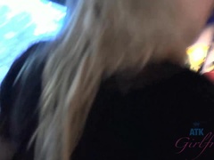 ビーチ, ブロンド, フェラチオ, ピアス, オマンコ, スカート, おもらし, タトゥー