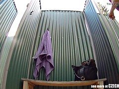 Leie, Grosse titten, Bikini, Vollbusig, Tschechisch, Pool, Öffentlich, Spanner