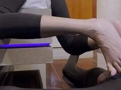 Goddess Sabrina Fox – First Footjob