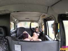 Lamer culo, Coche, Hembra, Penetracion con dedos, Inocente, Al aire libre, Coño, Nalgadas