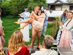 Gros seins, Mariée, Tir de sperme, Le plan cul à quatre, Hard, Seins naturels, Mariage, Bizarre