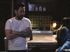 お尻, ブロンド, フェラチオ, キス, キッチン, 淫乱熟女, タトゥー, オッパイの