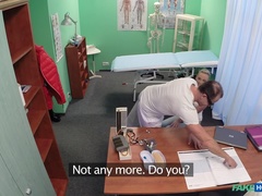Blondine, Blasen, Hundestellung, Fingern, Lecken, Krankenschwester, Büro, Muschi