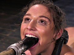 Bondage domination sadisme masochisme, Brunette brune, Gode, Gode énorme, Douleur