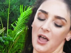 Pornstar performs outdoor porn show with co-star on the blanket