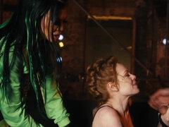 Rubia, Británico, Corridas faciales, Besar, Lamidas, Perforación, Cabello corto, Nalgadas