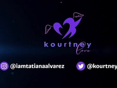 Kourtney Love gets fucked in the car