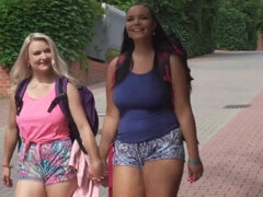 18 ans, Gros seins, Tir de sperme, Dortoir, Actrice du porno, Rugueux, Adolescente, Plan cul à trois