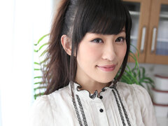 Yui Kyouno provides excellent maid service on her knees