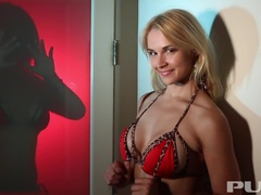 Grosse titten, Bikini, Blondine, Dildo, Hardcore, Masturbation, Muschi, Scherzbold