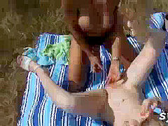 Blondine, Französisch, Reif, Milf, Im freien, Öffentlich, Flotter dreier, Spanner