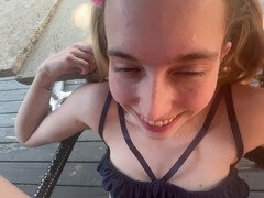 Enthousiasteling, Achter de coulissen, Daddy, Ondergoed, Orgasme, Buiten, Openbaar, Tieten likken