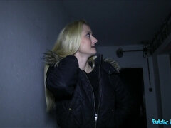 Leie, Blondine, Blasen, Handjob, Masturbation, Im freien, Pov, Öffentlich