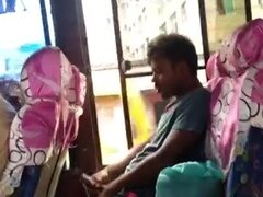 アジア人, バス, 捕まる, イく瞬間, 手コキする, インド人, オナニー, 公共