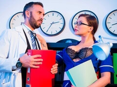 Grosser arsch, Grosser schwanz, Grosse titten, Blasen, Hundestellung, Krankenschwester, Rotschopf, Strümpfe