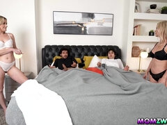 Blondine, Blasen, Geschnappt, Fingern, Hd, Reif, Muschi, Ablutschen