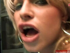 Grote mammen, Blond, Sperma shot, Ladyboy, Ondergoed, Rijden, Shemale, Kousen