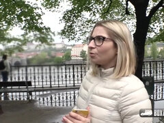 Tussi, Grosse titten, Vollbusig, Erstes mal, Massage, Im freien, Öffentlich, Kurzes haar
