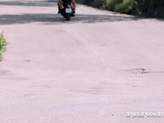 Grosser arsch, Grosse titten, Braunhaarige, Doppelpenetration, Handjob, Hardcore, Reiten, Rasiert