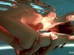 18 ans, Gros seins, Blonde, Brunette brune, Fétiche, Lesbienne, Public, Adolescente