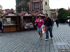 Guy picks up hairy mature woman for play