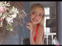 Gros cul, Grosse bite, Gros seins, Blonde, Sucer une bite, En levrette, Lingerie