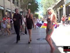 Chica, Tetas grandes, Fetiche, Tacones, Orinar, Público, Esperma, Voyeur