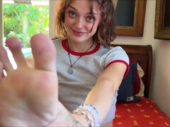 18 ans, Brunette brune, Mignonne, Pieds, Pov, Rousse roux, Soeurs, Gicler