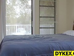 Lesbisch, Likken, Vrijster, Rijpe lesbienne, Moeder die ik wil neuken, Kut duiken, Verleid, Speelgoed