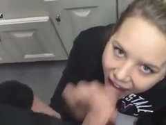 Blonde, Sucer une bite, Brunette brune, Dingue, Faciale, Fait maison, Public, Avaler