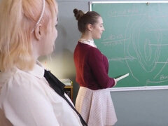 Gros seins, Blonde, Brunette brune, Collège université, Lesbienne, Seins naturels, Bureau, Étudiant