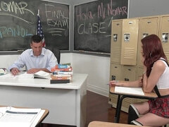 Amerikaans, Dichtbij, Likken, Roodharige vrouw, Rok, Kousen, Zuigen, Uniformpje