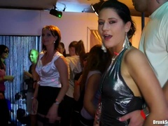 Vestidas, Club, Bailar, Interracial, Estrella porno, Satén, Intercambio de parejas, Mojado