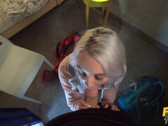 Rubia, Checa, Estilo perrito, Gafas, Lamidas, Coño, Realidad, Nalgadas