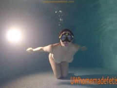 Gros cul, Gros seins, Hard, Masturbation, Mature, Seins naturels, Sous marin, Mouillée