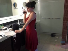 Enthousiasteling, Grote mammen, Zwart, Bruinharig, Jurk, Vingeren, Vriendin, Harig